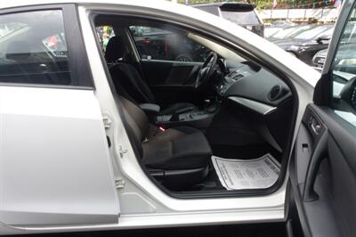 2013 Mazda Mazda3 i Sport   - Photo 14 - Newark, NJ 07104