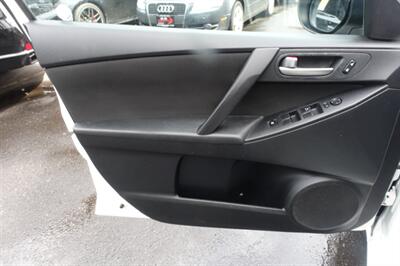 2013 Mazda Mazda3 i Sport   - Photo 10 - Newark, NJ 07104