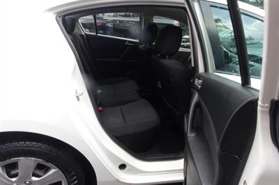 2013 Mazda Mazda3 i Sport   - Photo 16 - Newark, NJ 07104