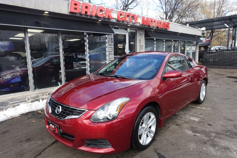 2013 Nissan Altima Coupe S's photo