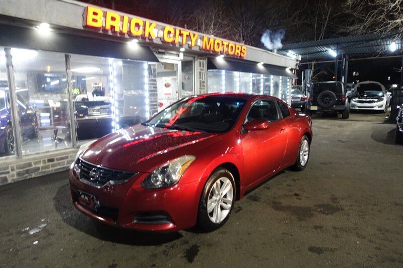 2013 Nissan Altima Coupe S's photo