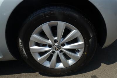 2014 Volkswagen Beetle-Classic 1.8T Entry PZEV   - Photo 20 - Newark, NJ 07104