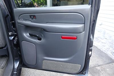 2005 Chevrolet Silverado 1500 LS   - Photo 15 - Newark, NJ 07104