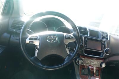 2013 Toyota Highlander Hybrid Limited   - Photo 13 - Newark, NJ 07104