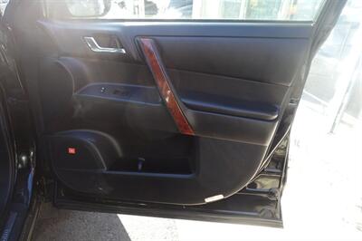 2013 Toyota Highlander Hybrid Limited   - Photo 16 - Newark, NJ 07104