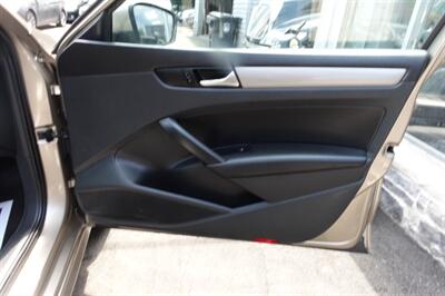 2015 Volkswagen Passat 1.8T S   - Photo 15 - Newark, NJ 07104