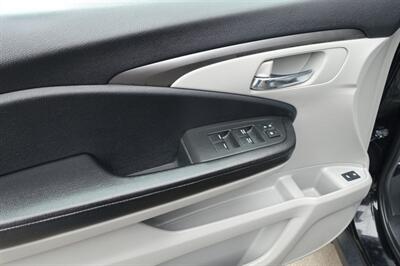 2016 Honda Pilot EX-L w/Honda Sensing - Photo 11 - Newark, NJ 07104