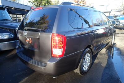 2014 Kia Sedona LX   - Photo 8 - Newark, NJ 07104