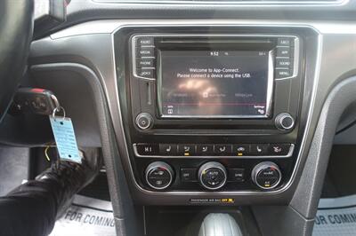 2018 Volkswagen Passat 2.0T R-Line   - Photo 19 - Newark, NJ 07104