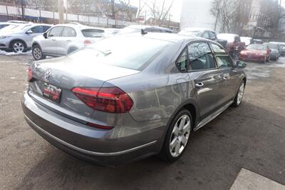 2018 Volkswagen Passat 2.0T R-Line   - Photo 5 - Newark, NJ 07104