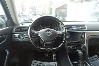 2018 Volkswagen Passat 2.0T R-Line   - Photo 13 - Newark, NJ 07104