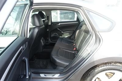 2018 Volkswagen Passat 2.0T R-Line   - Photo 11 - Newark, NJ 07104