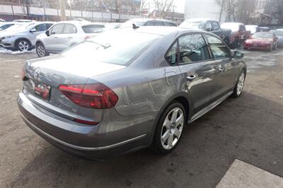 2018 Volkswagen Passat 2.0T R-Line   - Photo 8 - Newark, NJ 07104