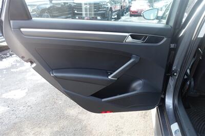 2018 Volkswagen Passat 2.0T R-Line   - Photo 12 - Newark, NJ 07104