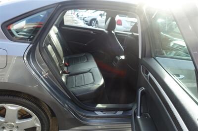 2018 Volkswagen Passat 2.0T R-Line   - Photo 16 - Newark, NJ 07104