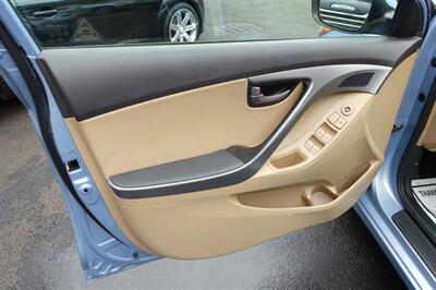 2012 Hyundai ELANTRA Limited   - Photo 11 - Newark, NJ 07104