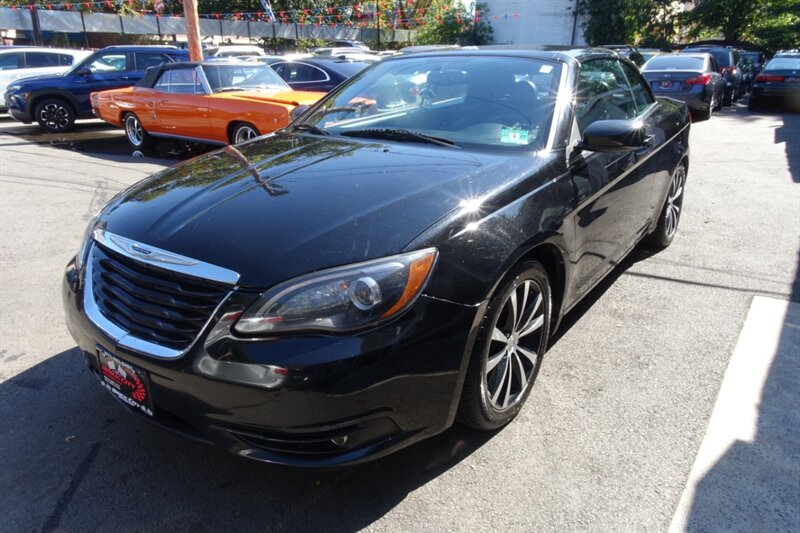 2013 Chrysler 200
