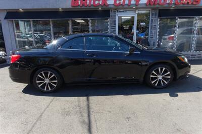 2013 Chrysler 200 S   - Photo 4 - Newark, NJ 07104