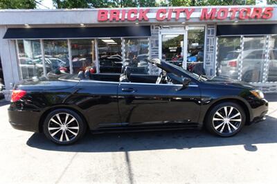 2013 Chrysler 200 S   - Photo 16 - Newark, NJ 07104