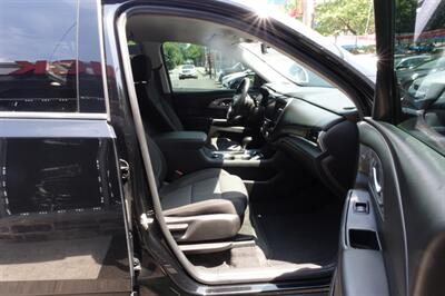 2019 Chevrolet Traverse LT Cloth   - Photo 16 - Newark, NJ 07104
