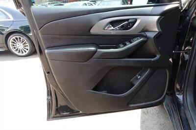 2019 Chevrolet Traverse LT Cloth   - Photo 10 - Newark, NJ 07104
