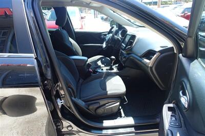 2017 Jeep Cherokee Latitude - Photo 14 - Newark, NJ 07104