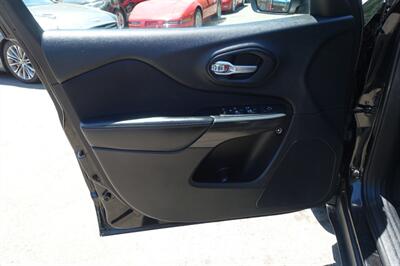 2017 Jeep Cherokee Latitude - Photo 10 - Newark, NJ 07104