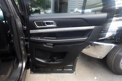2016 Ford Explorer XLT - Photo 18 - Newark, NJ 07104