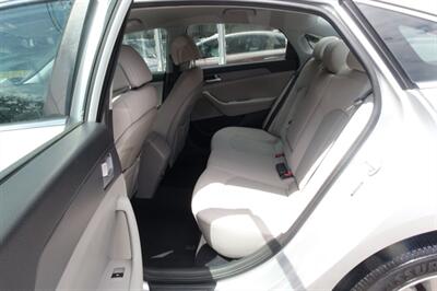 2017 Hyundai SONATA - Photo 11 - Newark, NJ 07104