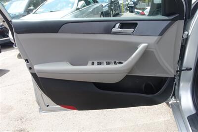 2017 Hyundai SONATA - Photo 10 - Newark, NJ 07104