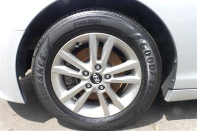 2017 Hyundai SONATA - Photo 20 - Newark, NJ 07104
