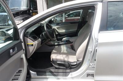2017 Hyundai SONATA - Photo 9 - Newark, NJ 07104