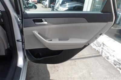 2017 Hyundai SONATA - Photo 17 - Newark, NJ 07104