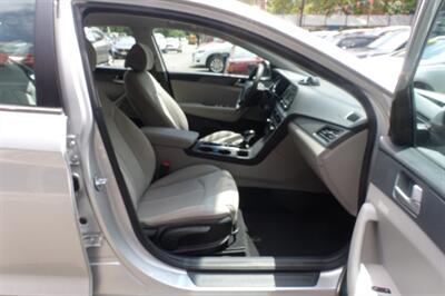 2017 Hyundai SONATA - Photo 14 - Newark, NJ 07104