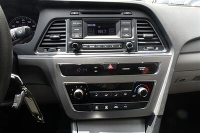 2017 Hyundai SONATA - Photo 18 - Newark, NJ 07104
