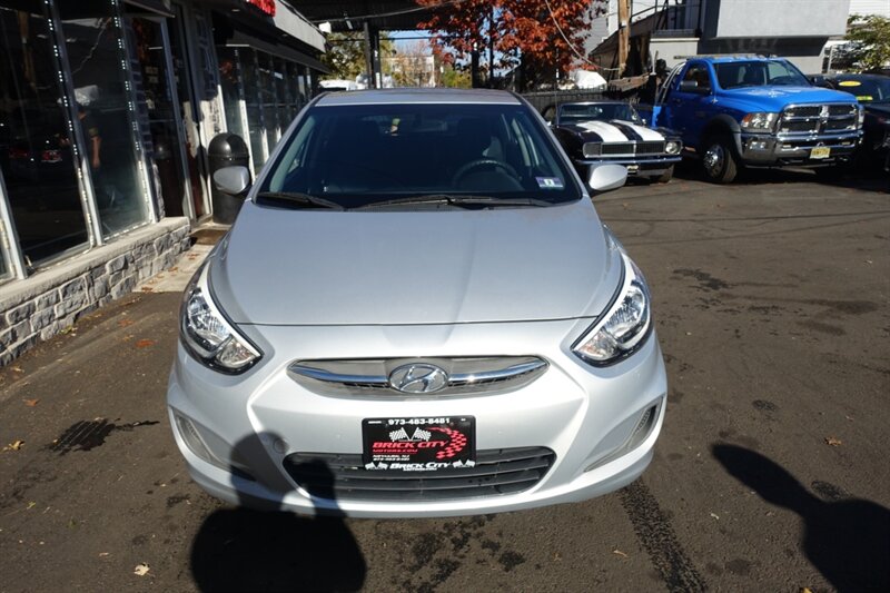 2017 Hyundai Accent SE photo 2