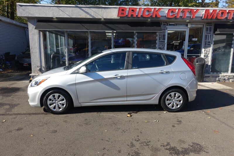 2017 Hyundai Accent SE photo 4