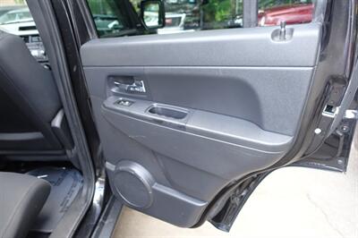 2012 Jeep Liberty Sport   - Photo 18 - Newark, NJ 07104