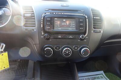 2017 Kia Forte EX   - Photo 18 - Newark, NJ 07104