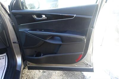 2017 Kia Sorento LX - Photo 15 - Newark, NJ 07104