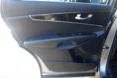 2017 Kia Sorento LX - Photo 12 - Newark, NJ 07104