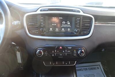 2017 Kia Sorento LX - Photo 18 - Newark, NJ 07104
