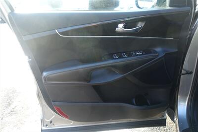 2017 Kia Sorento LX - Photo 10 - Newark, NJ 07104