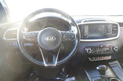 2017 Kia Sorento LX - Photo 13 - Newark, NJ 07104