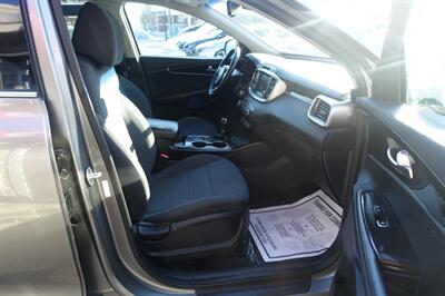 2017 Kia Sorento LX - Photo 14 - Newark, NJ 07104
