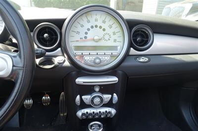 2009 MINI Cooper   - Photo 16 - Newark, NJ 07104