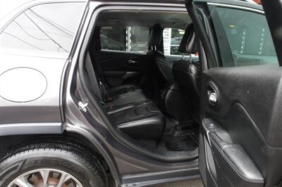 2019 Jeep Cherokee Latitude Plus   - Photo 16 - Newark, NJ 07104