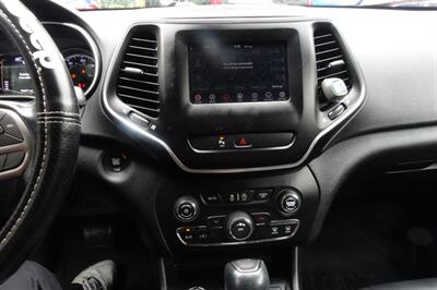 2019 Jeep Cherokee Latitude Plus   - Photo 18 - Newark, NJ 07104
