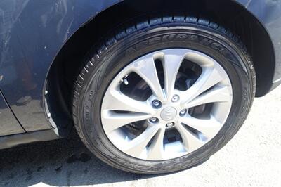 2015 Kia Soul +   - Photo 10 - Newark, NJ 07104