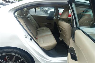 2013 Honda Accord EX-L w/Navi   - Photo 16 - Newark, NJ 07104